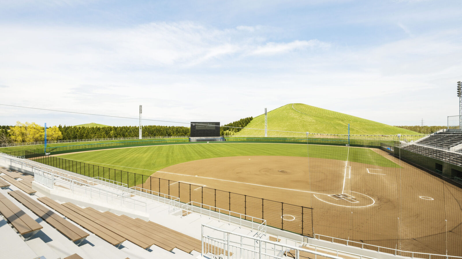 モエレ沼公園野球場（昼）01