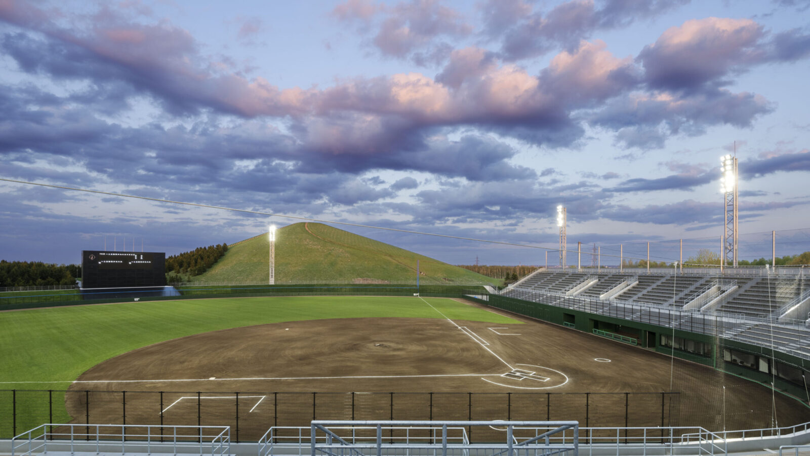 モエレ沼公園野球場（ナイター）01