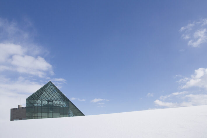 冬のガラスのピラミッド